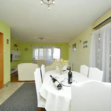 Roso With Sea View Apartman *